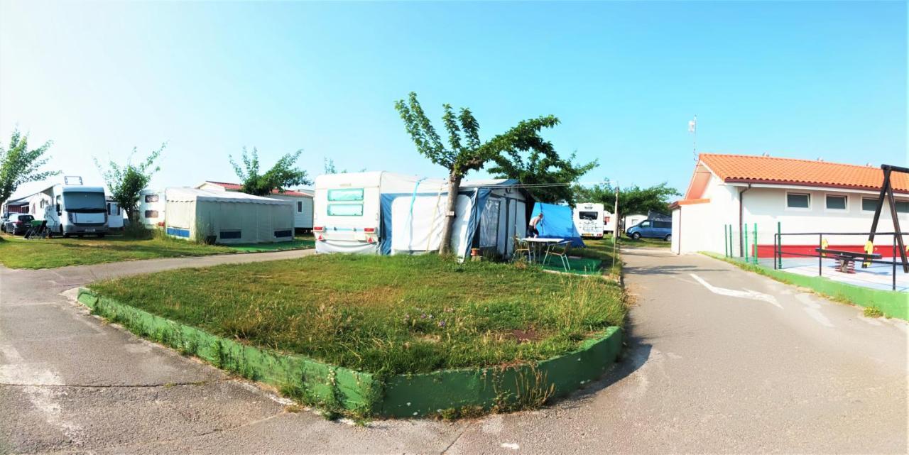 Camping Derby Лоредо Екстериор снимка