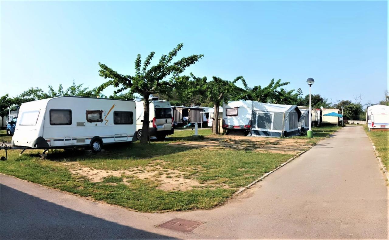 Camping Derby Лоредо Екстериор снимка